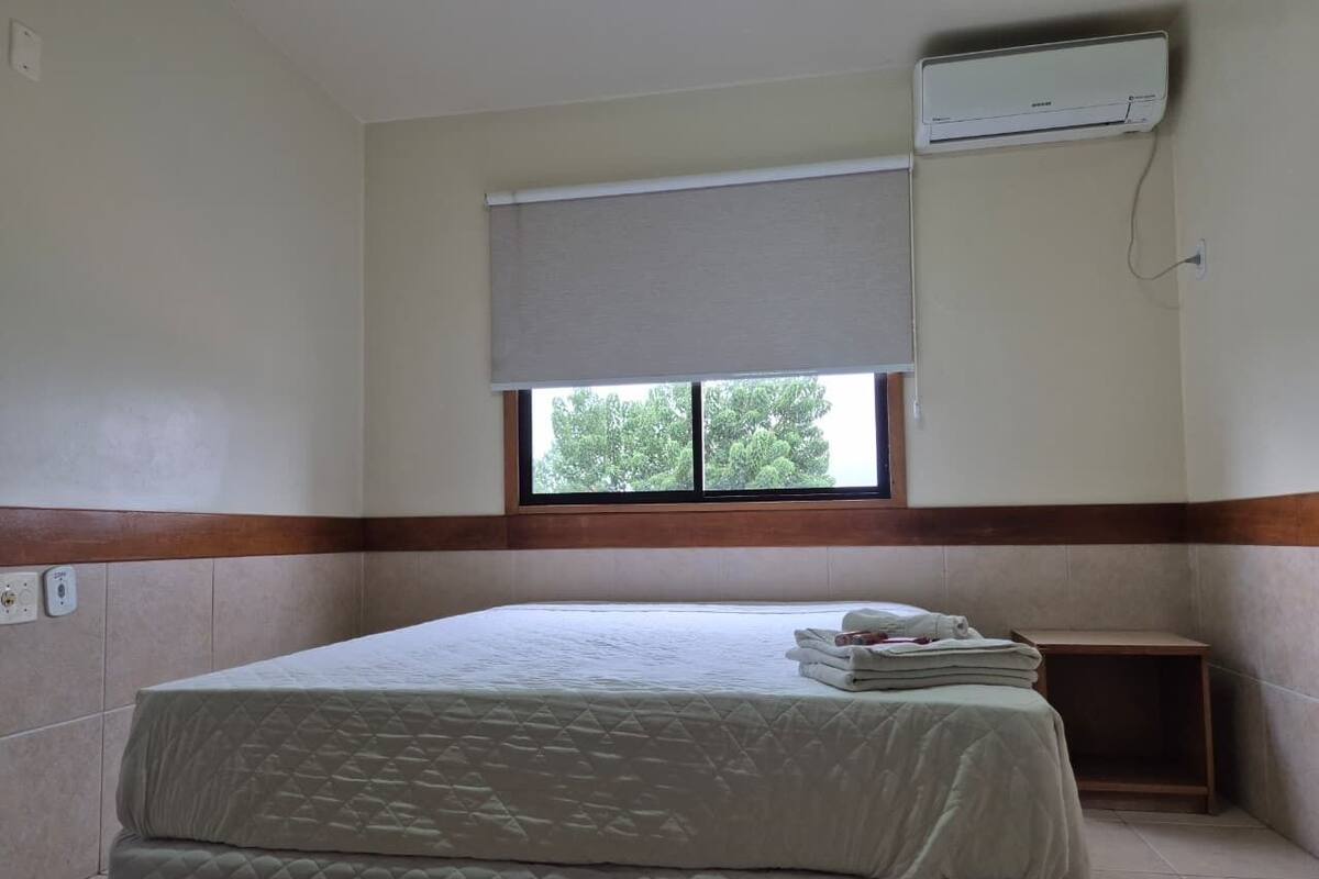 Minibar, sistema de insonorización, wifi gratis y ropa de cama 