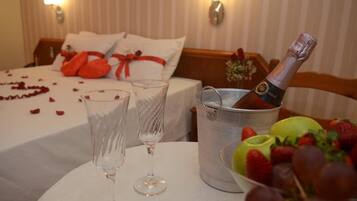 Minibar, schallisolierte Zimmer, kostenloses WLAN, Bettwäsche