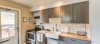 2BR Hikers Dream Red Rocks Dog-friendly!