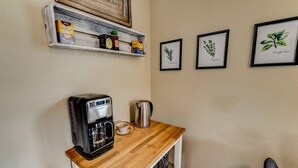 公寓 (2 Bedrooms) | 私人廚房 | 咖啡機/沖茶器、大型雪櫃/冰箱、焗爐、多士爐