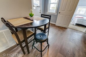 Mökki (2 Bedrooms) | 2 makuuhuonetta, ylelliset vuodevaatteet, untuvapeitot