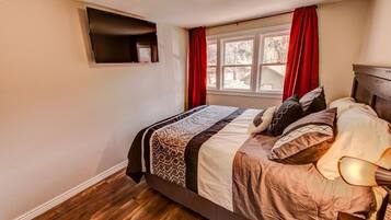 House (2 Bedrooms) | 2 bedrooms, premium bedding, down comforters, individually decorated