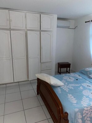 3 quartos, ferros/tábuas de passar roupa, Wi-Fi, roupa de cama