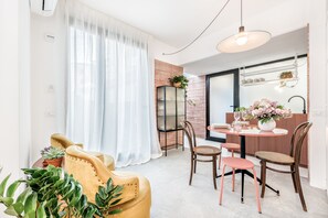 Télévision à écran plat de 24 pouces avec chaînes par satellite