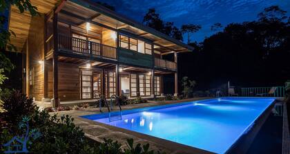 Panorama Verde â 3BR Luxury Villa âą Infinity Pool, A/C & Trails