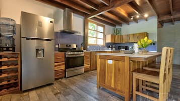 Fridge, microwave, oven, coffee/tea maker