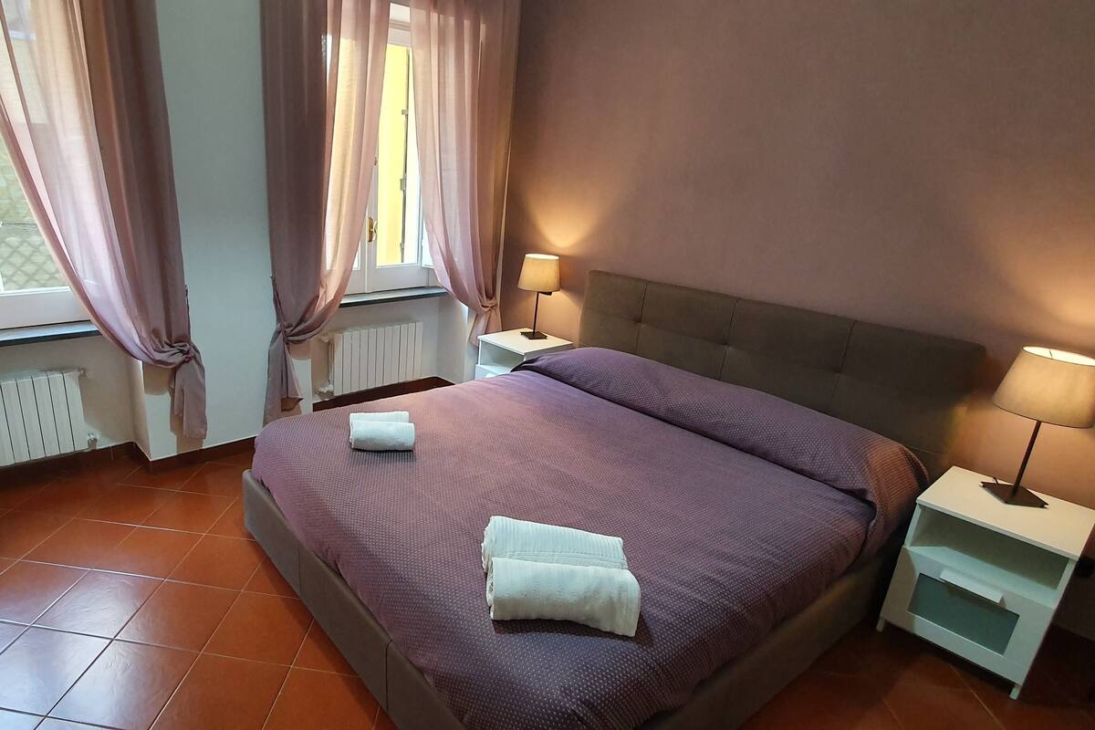 Double Room | In-room safe, cribs (surcharge), WiFi (free), bed sheets