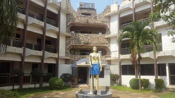 Interior entrance - HOTEL DK (Ouidah)
