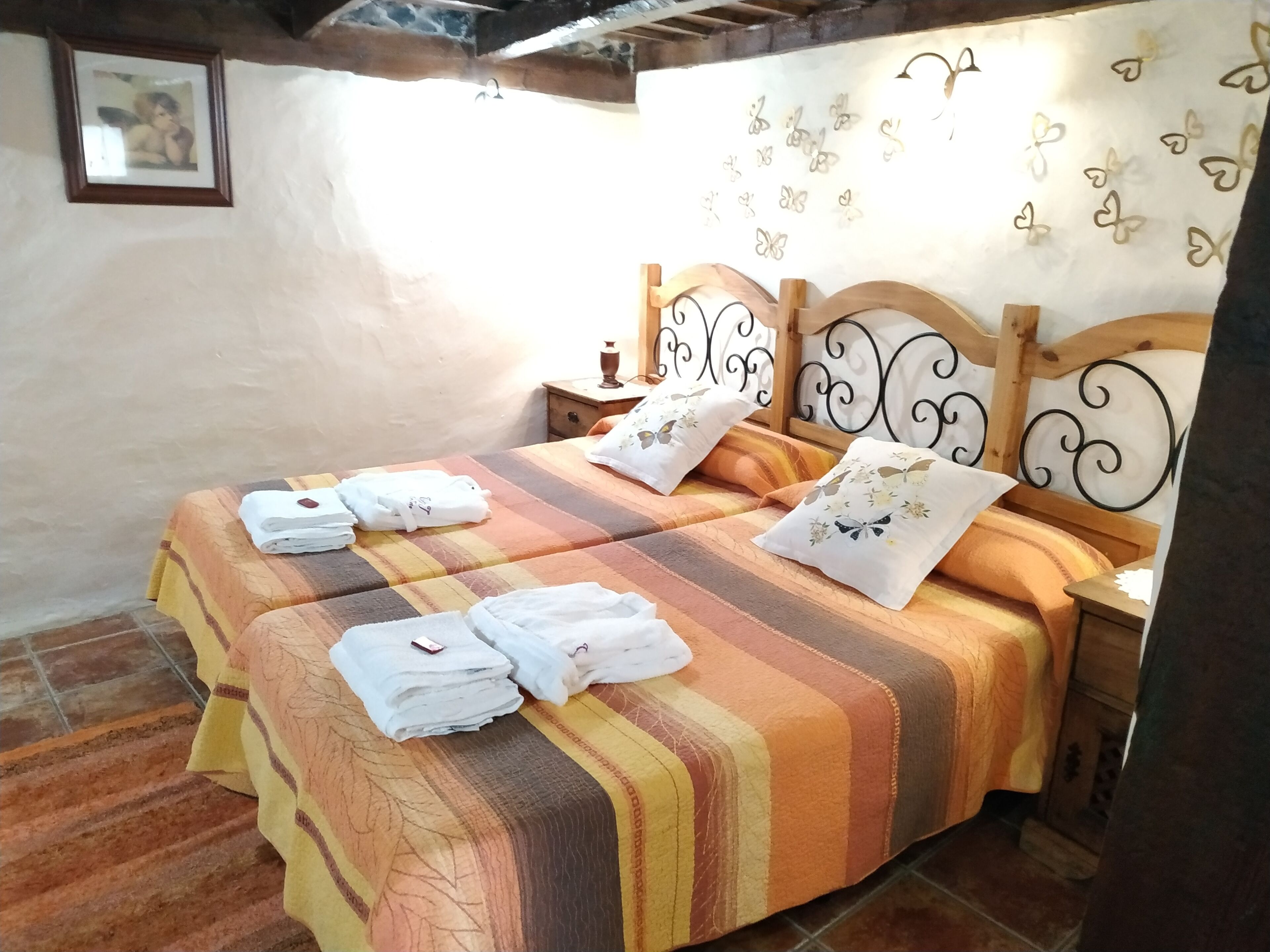 1 slaapkamer, een kluis op de kamer, een strijkplank/strijkijzer