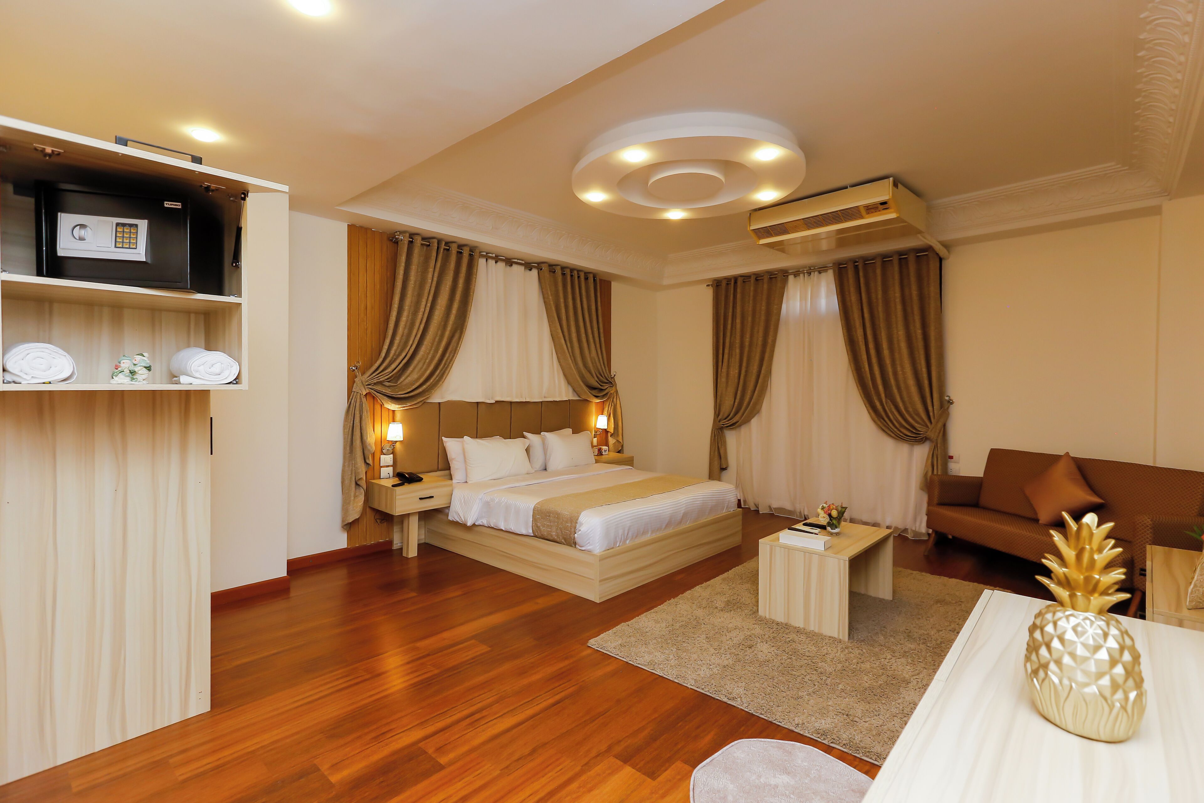 economy double room, no windows | 1 bedroom, minibar, in-room safe, desk