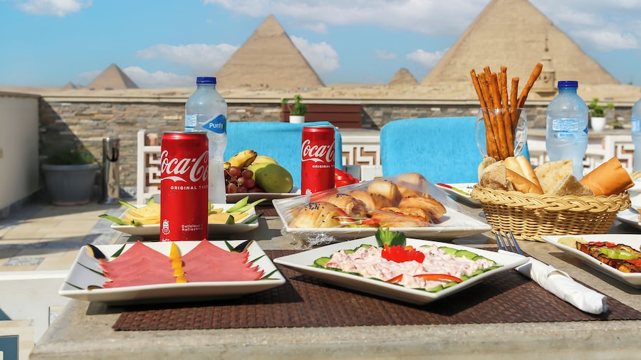 Pyramid Edge Hotel & Exclusive Pyramids View Rooftop