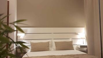 Tripla Comfort, balcone | Una scrivania, postazione laptop, tende oscuranti, Wi-Fi gratuito