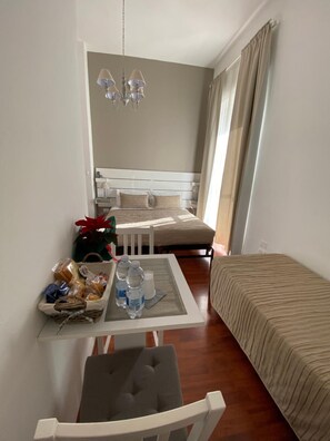 Desk, laptop workspace, blackout curtains, free WiFi - B&B della Stazione (San Severo)