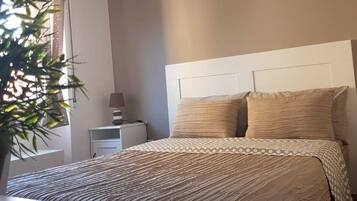 Doppia Economy | Una scrivania, postazione laptop, tende oscuranti, Wi-Fi gratuito