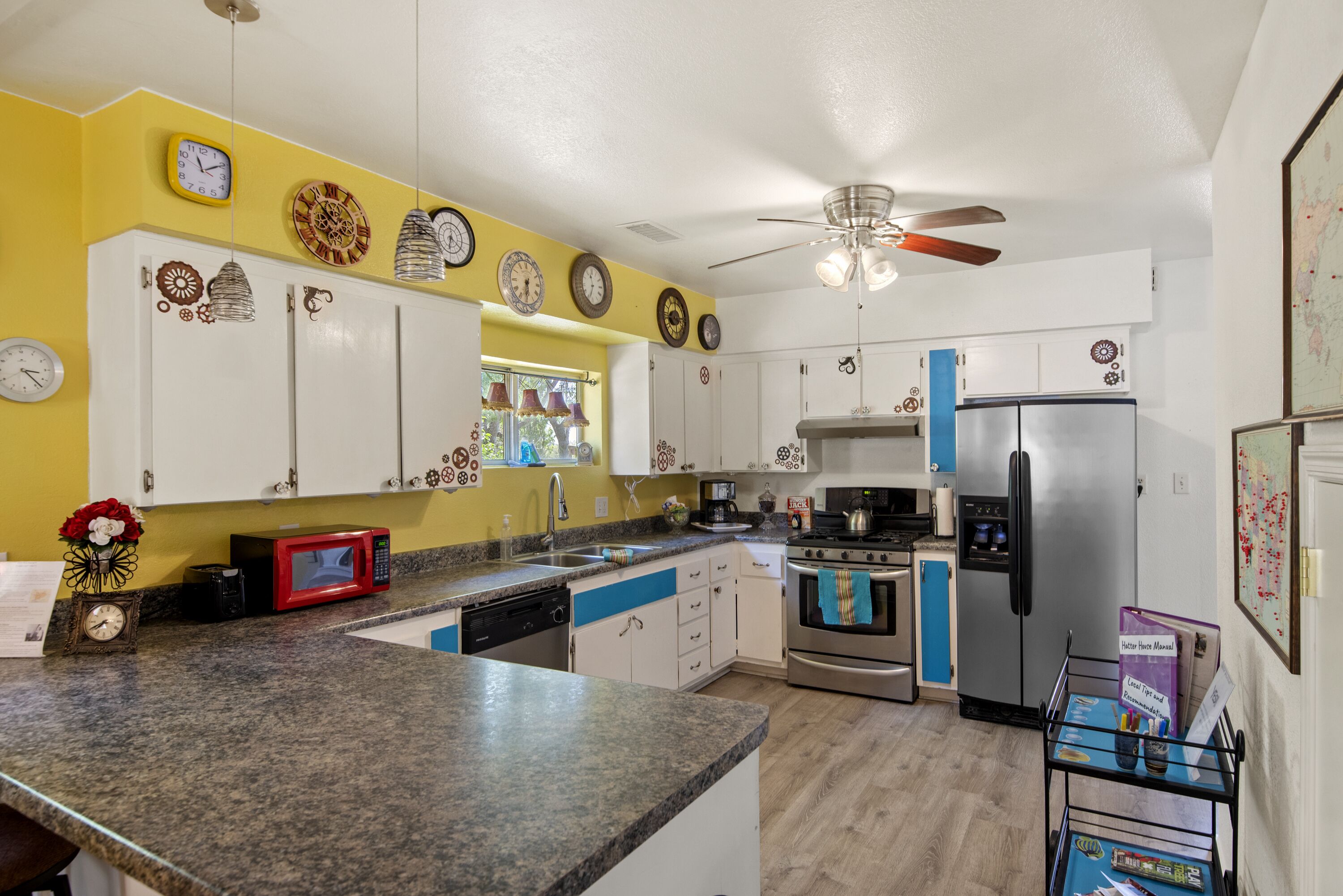 UNIQUE!~Hot Tub~Hiking Trails~Escape Reality!