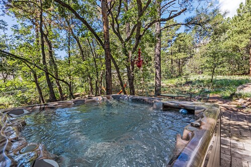 UNIQUE!~Hot Tub~Hiking Trails~Escape Reality!