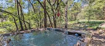 UNIQUE!~Hot Tub~Hiking Trails~Escape Reality!