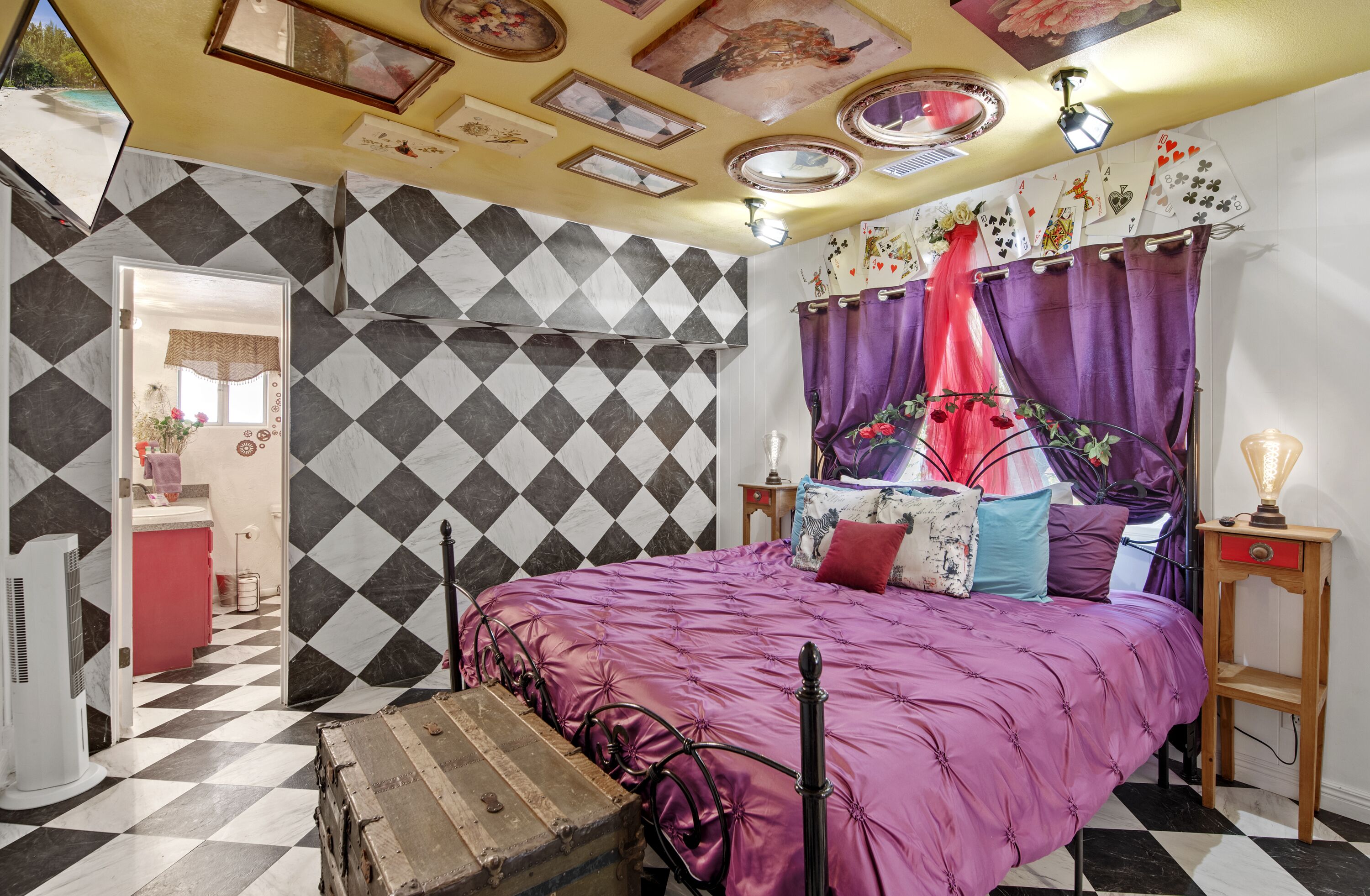 3 bedrooms, desk, iron/ironing board, travel crib