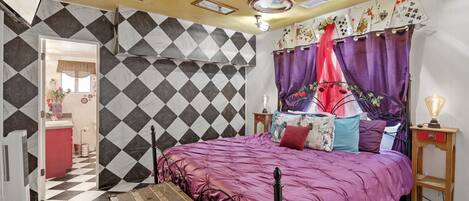 3 室のベッドルーム、デスク、アイロン / アイロン台、旅行用ベビーベッド