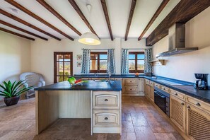 冰箱、微波炉、烤箱、洗碗机