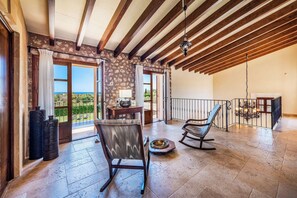 Interior - Villa Pletessa Nova - Four Bedroom Villa, Sleeps 8 (Felanitx)