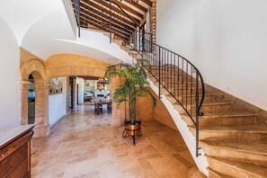 Interior - Villa Pletessa Nova - Four Bedroom Villa, Sleeps 8 (Felanitx)