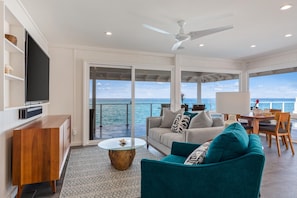House, Multiple Beds (Turtle Rock) | Living area | TV