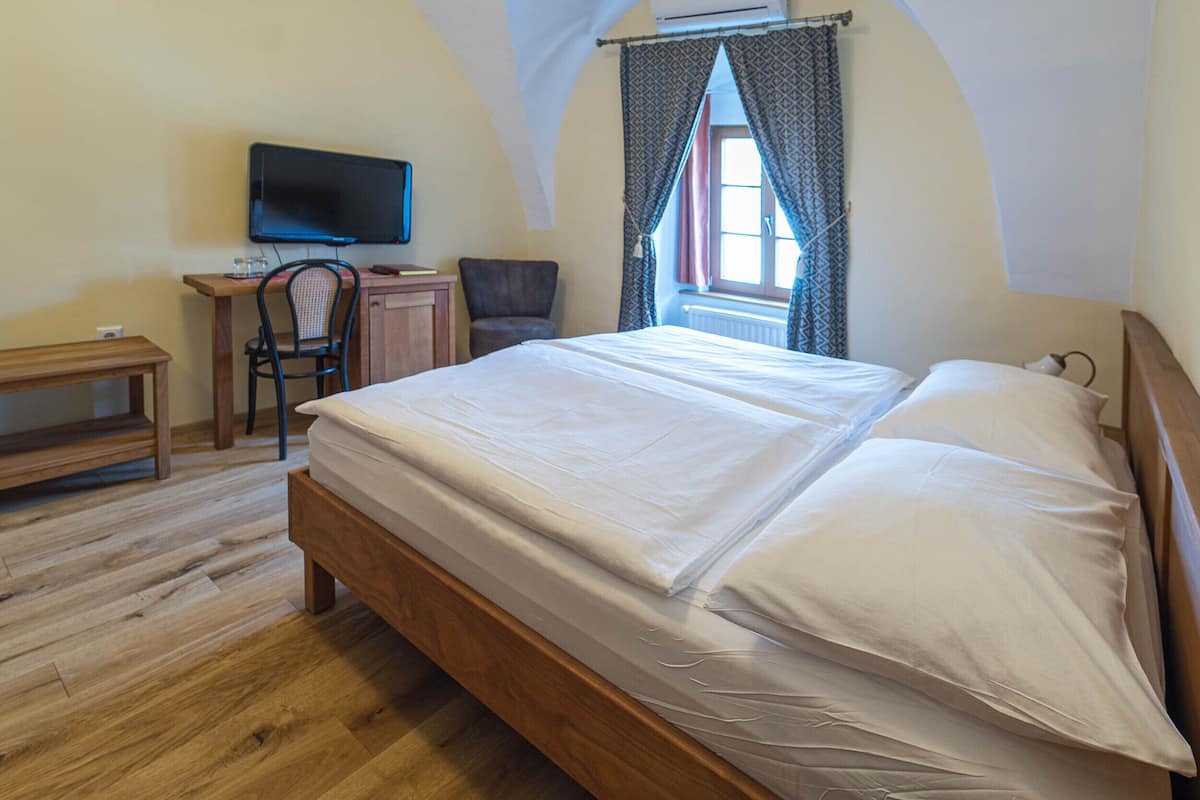 Double Room, Balcony | 1 bedroom, desk, laptop workspace, soundproofing