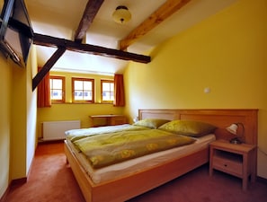 Standard Double Room, River View | Desk, laptop workspace, soundproofing, free WiFi - B&B Šilak (Ptuj)