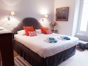 2 camere, una scrivania, ferro/asse da stiro, Wi-Fi gratuito