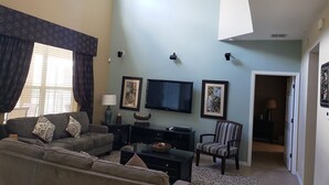 House | Living room - West Facing 6 Bed 5.5 Bath Villa With Private Pool & Spa. Conservation Views (Davenport)