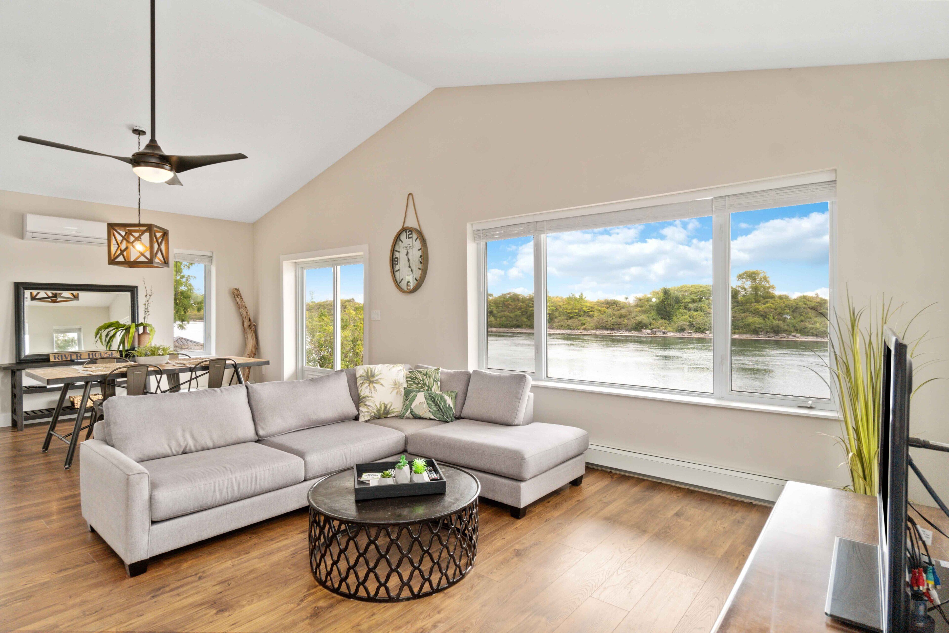 Private Modern House on the St Lawrence River (JOHNSTOWN, ONTARIO 🇨🇦)