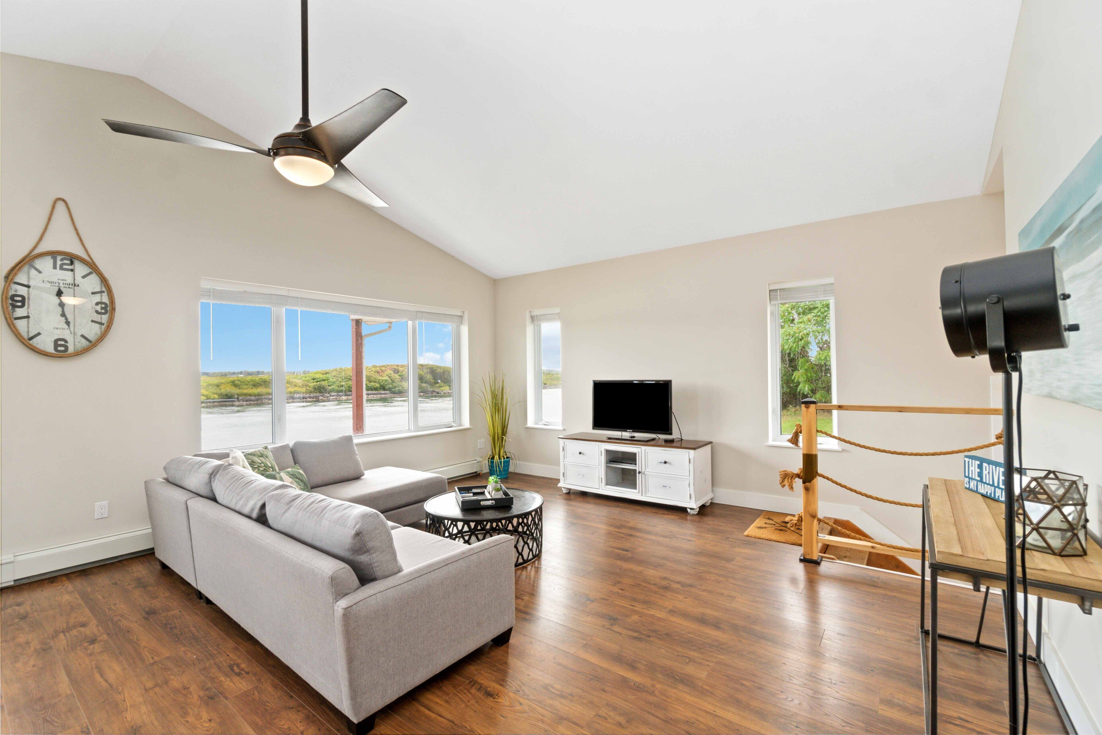 Private Modern House on the St Lawrence River (JOHNSTOWN, ONTARIO 🇨🇦)