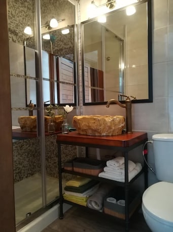 Hair dryer, towels. Rural Tourist Accommodation Escullar