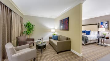 Executive Room | Desk, laptop workspace, free WiFi, bed sheets