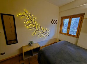3 bedrooms, desk, free WiFi, bed sheets