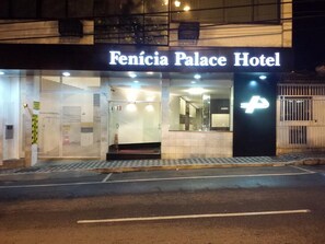 Fachada del alojamiento - Noche