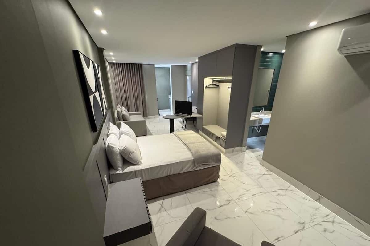 Premium Room | 1 bedroom, minibar, desk, free WiFi