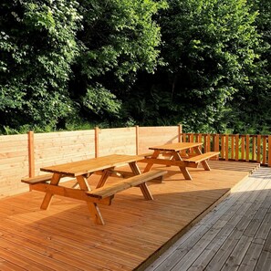 Outdoor dining - Luxurious mountain chalet with jacuzzi and sauna (La Bresse)