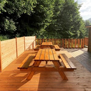 Outdoor dining - Luxurious mountain chalet with jacuzzi and sauna (La Bresse)