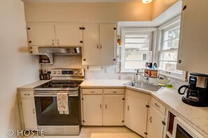 House (2 Bedrooms) | Private kitchen