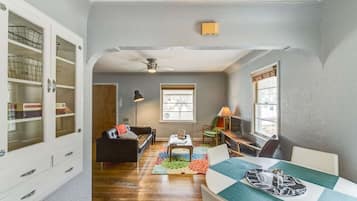 Casa (2 Bedrooms) | Sala de estar | TV