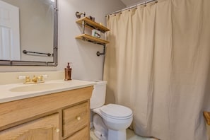 Ferienhaus (4 Bedrooms) | Badezimmer | Seife, Shampoo, Toilettenpapier