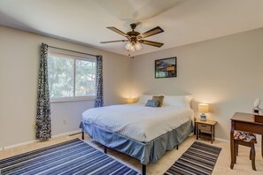 House (4 Bedrooms) | 4 bedrooms, premium bedding, down duvets, individually decorated - 4BR Dog-friendly Minutes to Garden of the Gods (Colorado Springs)