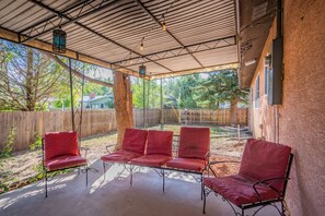 House (4 Bedrooms) | Balcony