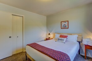 House (4 Bedrooms) | 4 bedrooms, premium bedding, down comforters, individually decorated