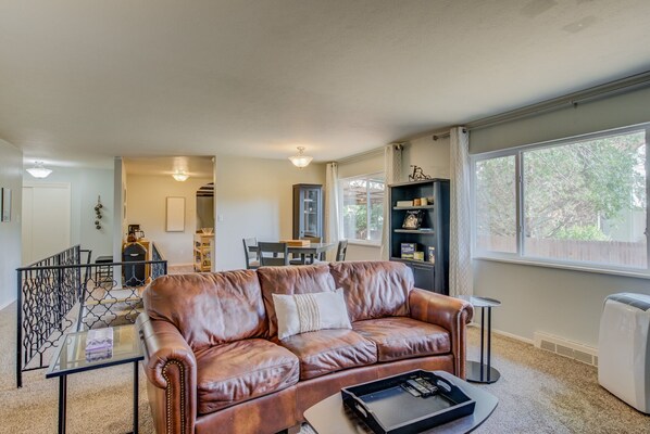 Maison (4 Bedrooms) | Salle de séjour | TV connectée