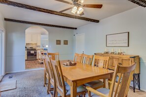 Maison (4 Bedrooms) | Cuisine privée | Grand réfrigérateur, four, cafetière/bouilloire, grille-pain