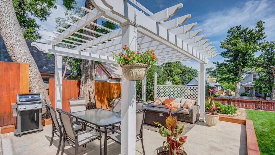 3 Bedroom Downtown with Firepit