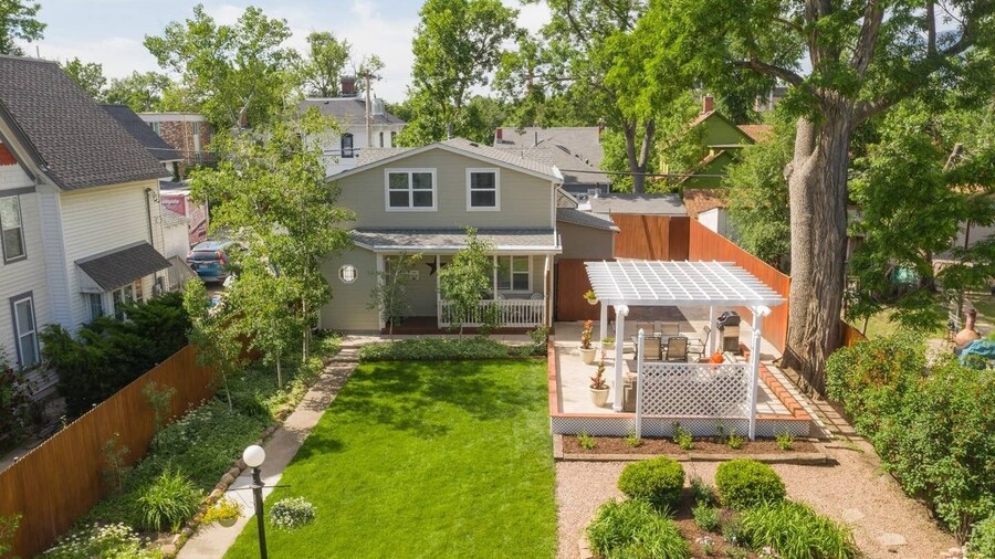 3 Bedroom Downtown with Firepit